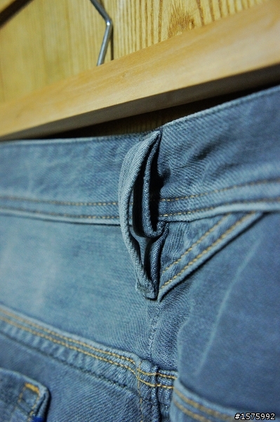 第一次進油坑就跌倒Diesel Thanaz 8S2 Slim Fit Jean