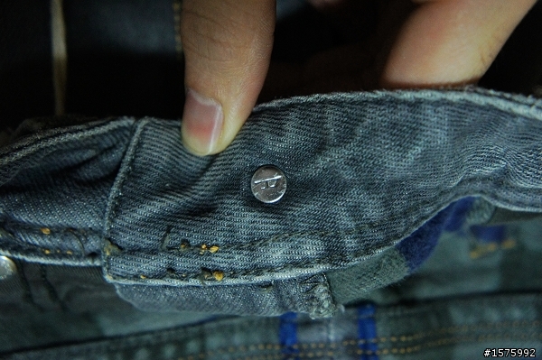 第一次進油坑就跌倒Diesel Thanaz 8S2 Slim Fit Jean