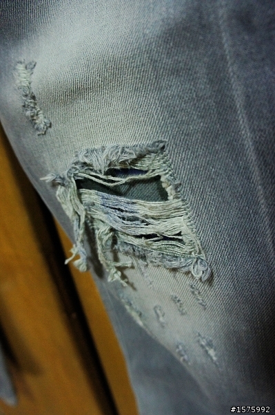 第一次進油坑就跌倒Diesel Thanaz 8S2 Slim Fit Jean