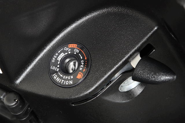 Kymco VJR 對上 Yamaha RS Zero 橫向評測較量!!