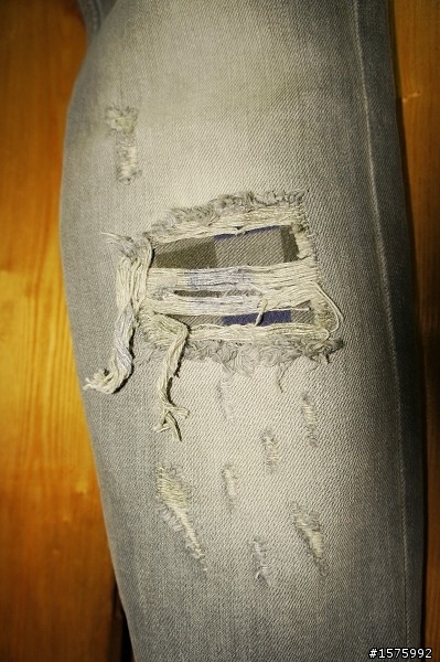 第一次進油坑就跌倒Diesel Thanaz 8S2 Slim Fit Jean