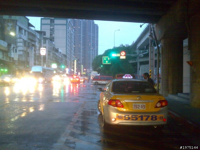 闖紅燈 被開單 這算道路陷阱嗎