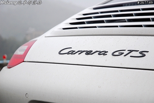 日月潭湖畔,更具運動化風格的 Porsche 911 Carrera GTS