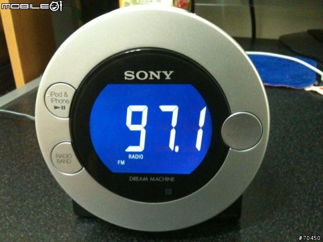 iPhone的新家-Sony Dream Machine系列ICF-C7iP開箱~~