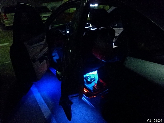 我沒錢又想跟原廠車不同,只好這樣改
