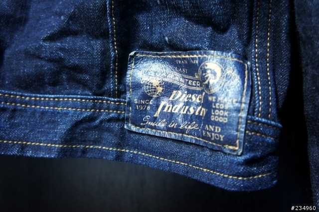 【分享】Diesel 潑漆牛仔外套 (圖多慎入)