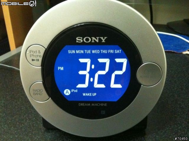 iPhone的新家-Sony Dream Machine系列ICF-C7iP開箱~~