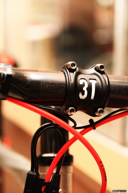 老闆說他的"鈦"低調~可是我怎看都不覺得.....Lynskey HELIX 幫PO