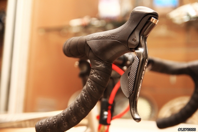老闆說他的"鈦"低調~可是我怎看都不覺得.....Lynskey HELIX 幫PO