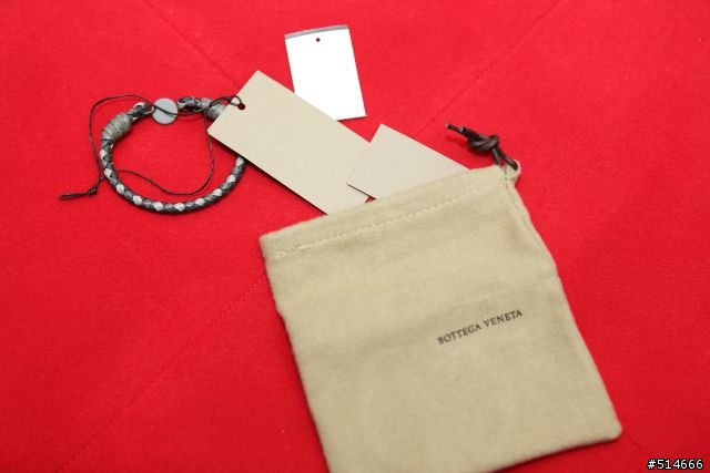 點綴夏日的清涼--Bottega Veneta Titanium Intrecciato Ayers Bracelet
