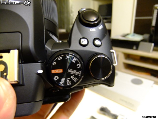 Fujifilm HS-20EXR 30X長砲機『不專業』開箱圖文~自言自語第一彈!!