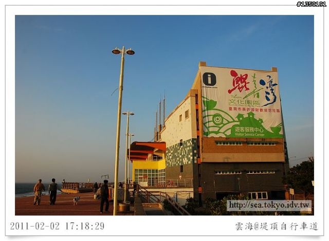 沙灘上的回憶-黃金海岸堤頂自行車道