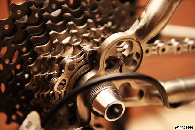 老闆說他的"鈦"低調~可是我怎看都不覺得.....Lynskey HELIX 幫PO