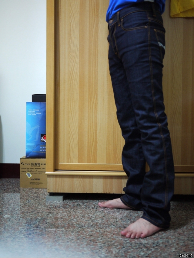 【開箱】Nudie Jeans Slim Jim Organic Dry Ecru Embo