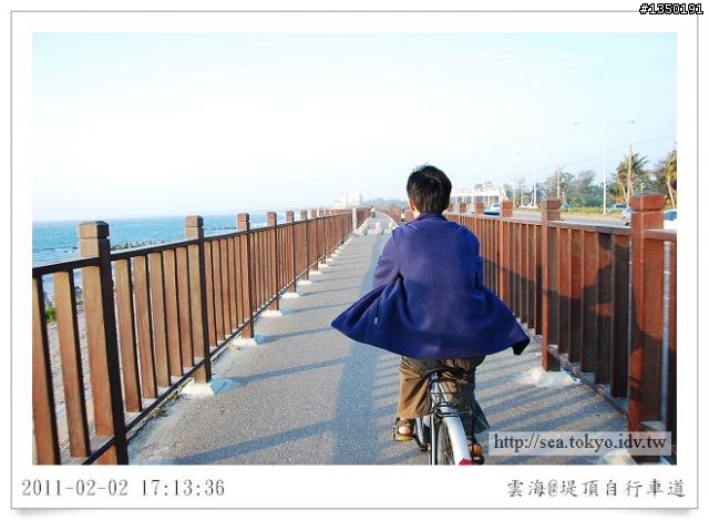 沙灘上的回憶-黃金海岸堤頂自行車道