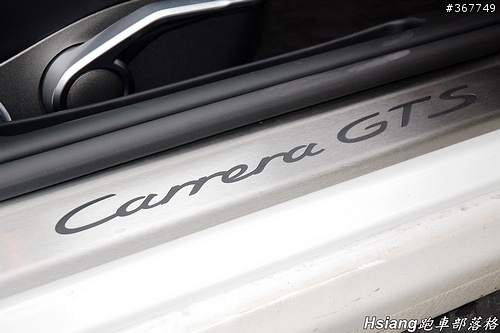 日月潭湖畔,更具運動化風格的 Porsche 911 Carrera GTS