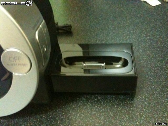 iPhone的新家-Sony Dream Machine系列ICF-C7iP開箱~~
