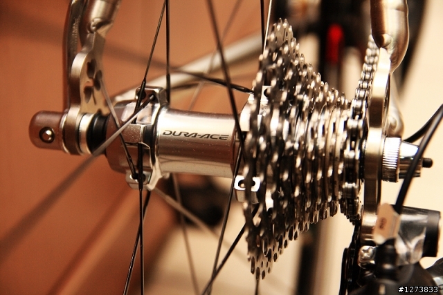 老闆說他的"鈦"低調~可是我怎看都不覺得.....Lynskey HELIX 幫PO