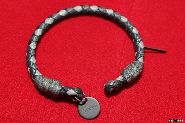 點綴夏日的清涼--Bottega Veneta Titanium Intrecciato Ayers Bracelet