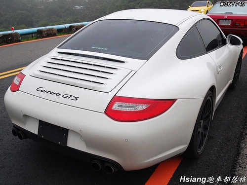 日月潭湖畔,更具運動化風格的 Porsche 911 Carrera GTS