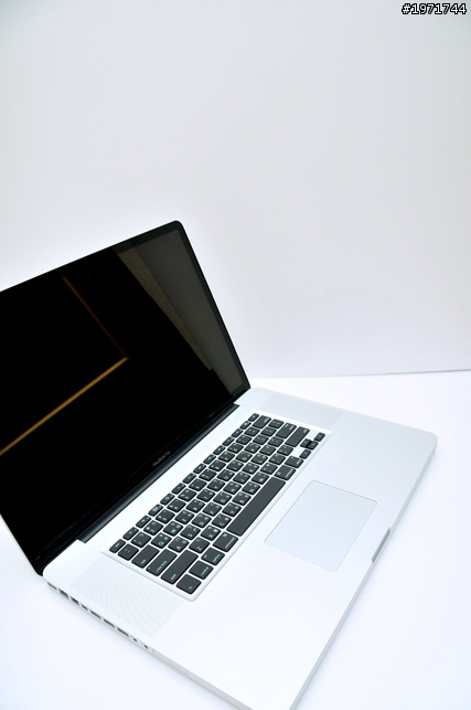 『 開箱 』 MacBook Pro 17" (2011款) 圖多