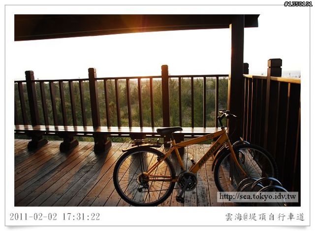 沙灘上的回憶-黃金海岸堤頂自行車道