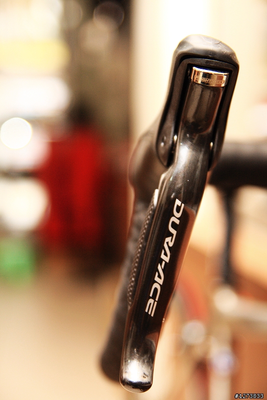 老闆說他的"鈦"低調~可是我怎看都不覺得.....Lynskey HELIX 幫PO