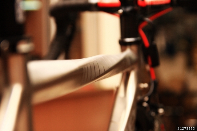 老闆說他的"鈦"低調~可是我怎看都不覺得.....Lynskey HELIX 幫PO