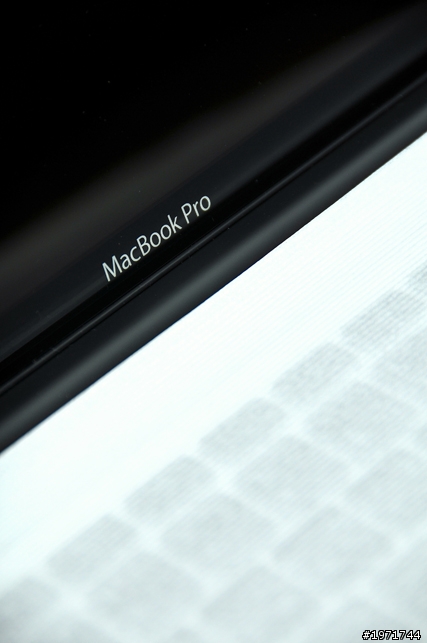 『 開箱 』 MacBook Pro 17" (2011款) 圖多