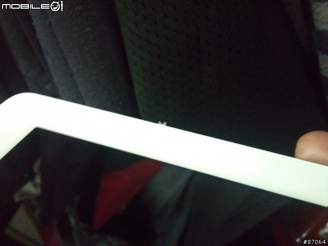 台灣公司貨 iPad 2 新品瑕疵"毛邊"(有圖)這能接受嗎?若因此後送交由原廠檢視判定會被打槍嗎?