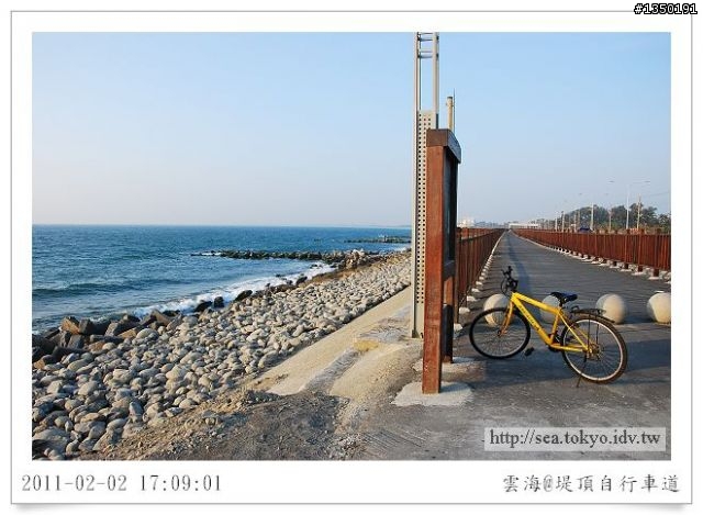 沙灘上的回憶-黃金海岸堤頂自行車道