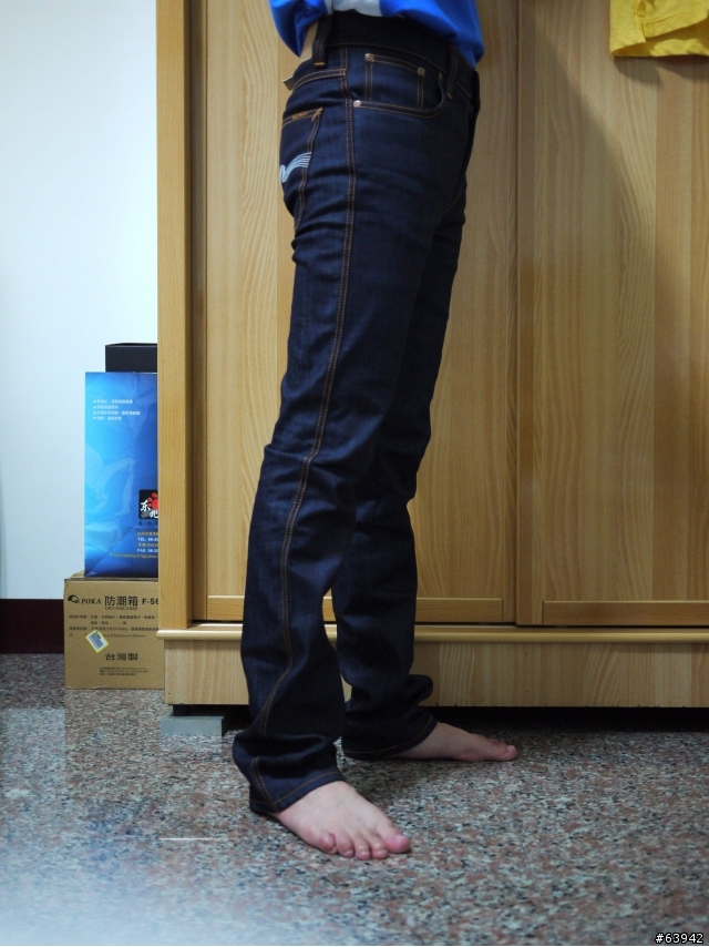 【開箱】Nudie Jeans Slim Jim Organic Dry Ecru Embo