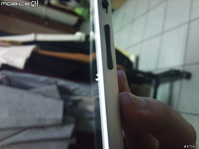 台灣公司貨 iPad 2 新品瑕疵"毛邊"(有圖)這能接受嗎?若因此後送交由原廠檢視判定會被打槍嗎?