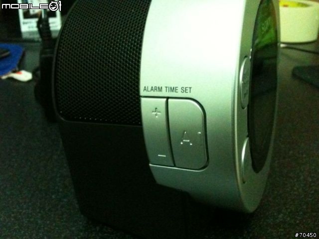 iPhone的新家-Sony Dream Machine系列ICF-C7iP開箱~~