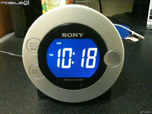 iPhone的新家-Sony Dream Machine系列ICF-C7iP開箱~~