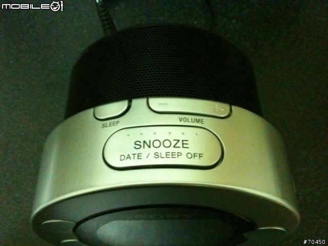 iPhone的新家-Sony Dream Machine系列ICF-C7iP開箱~~