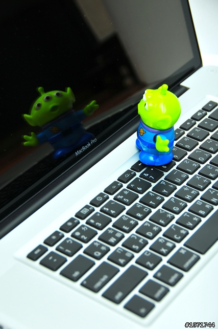 『 開箱 』 MacBook Pro 17" (2011款) 圖多