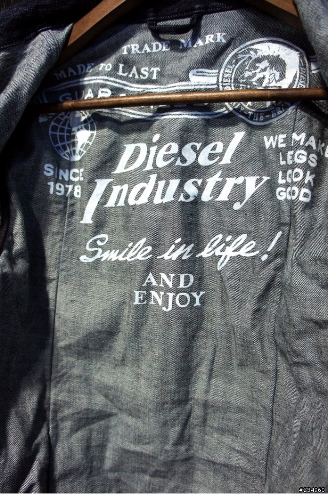 【分享】Diesel 潑漆牛仔外套 (圖多慎入)