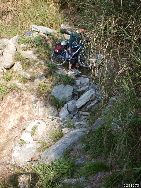 能?不能?翻越台灣的屋脊,單車能高越嶺!2011/04/15-16,完整遊記!