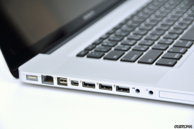 『 開箱 』 MacBook Pro 17" (2011款) 圖多