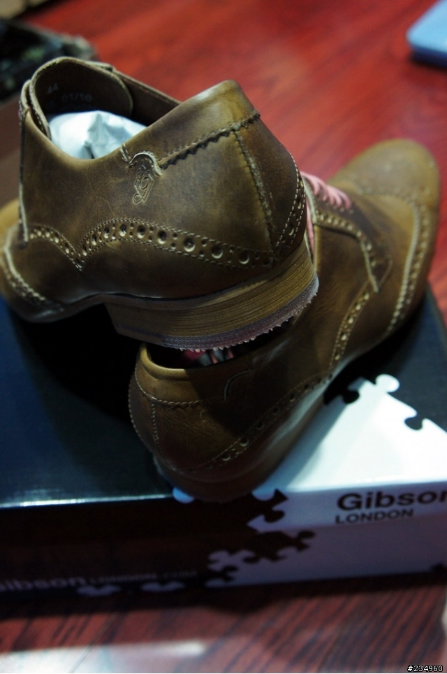 【分享】Gibson of London 尖頭雕花皮鞋