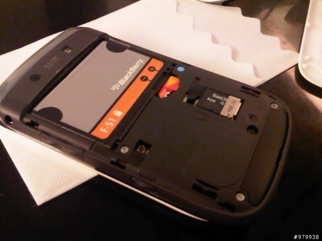 遲來的母親節禮物 BlackBerry 9800