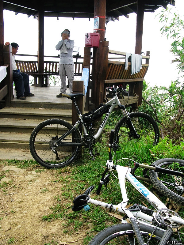 超A級DH下坡道之變態大凍山林道與高速枕頭山下坡道
