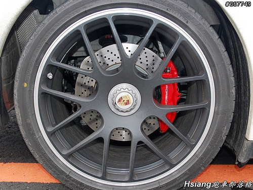 日月潭湖畔,更具運動化風格的 Porsche 911 Carrera GTS