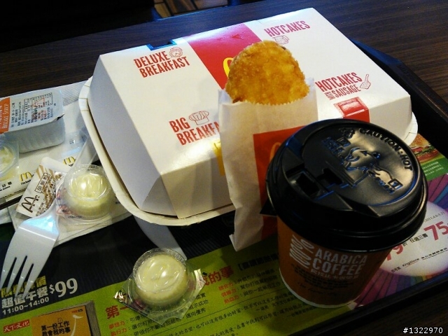 麥當勞新產品:未組裝的豬肉滿福堡加蛋.裝在鬆餅盒子裡面多20元?! (5/20更新,蘋果報了..還有我今天的早餐..)