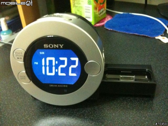 iPhone的新家-Sony Dream Machine系列ICF-C7iP開箱~~