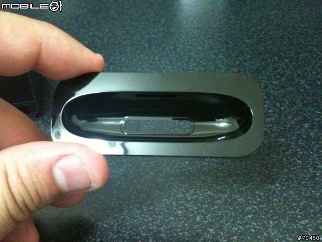 iPhone的新家-Sony Dream Machine系列ICF-C7iP開箱~~