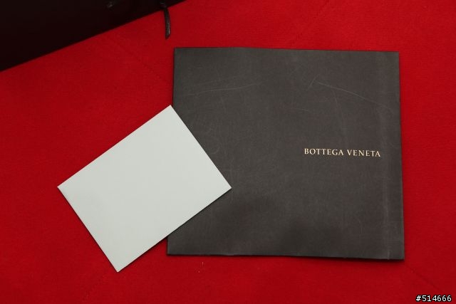 點綴夏日的清涼--Bottega Veneta Titanium Intrecciato Ayers Bracelet