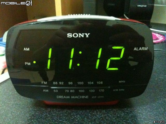 iPhone的新家-Sony Dream Machine系列ICF-C7iP開箱~~