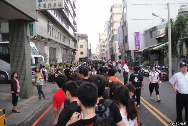 女神卡卡-- 危險刺激冒險的搶票之旅